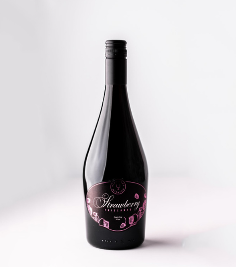 Frizzante Strawberry je výnimočné, jemne perlivé víno, vyrábané tradičnou metódou z odrody jahôd „Diamante“. - Eshop, kúpte online cez záhraníctvo Kulla